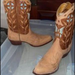 Sundance woman’s cowgirl boots